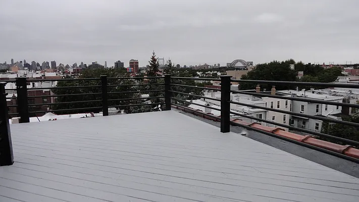 Rented by Halvatzis Realty | media 16