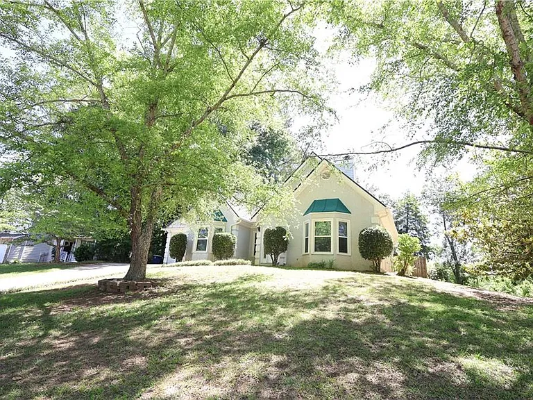 1092 Mountain Springs Dr NW — Photo 1