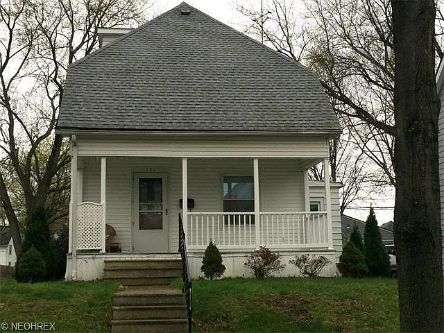 370 Lindenwood Ave photo 1