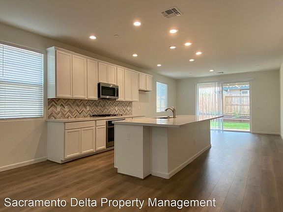 3rd image of 679 Lovejoy Ln