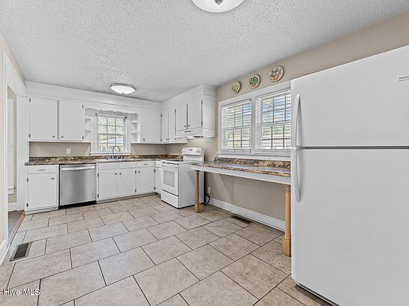 5th image of 396 E Chatham Street