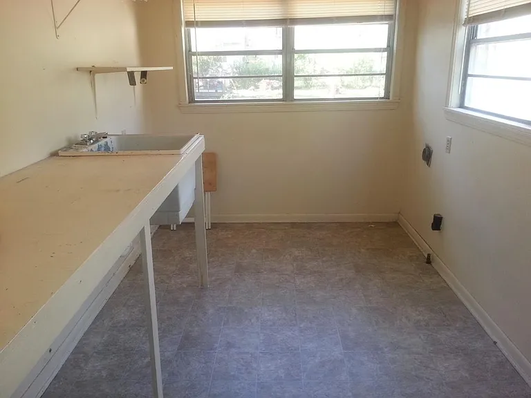 4713 Marlborough St — Photo 10