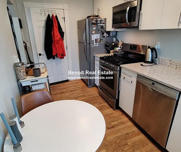 40 Lee St #3 — Photo 5