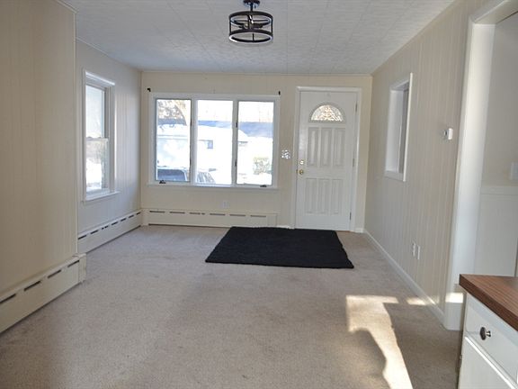 3rd image of 40 Flora Rd