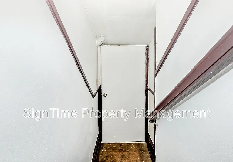 220 Summit Ave #BASEMENT — Photo 2