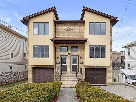 Experience the perfect blend of space and style in this stunning three-story duplex townhouse, nestled in a prime location of Fort Lee. Located blocks from vibrant shops and restaurants, in a quiet, tree-lined community.