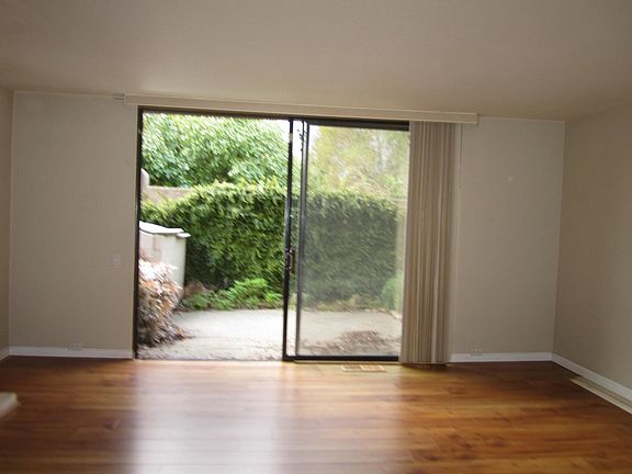 5th image of 705 Woodside Ln E Unit 1