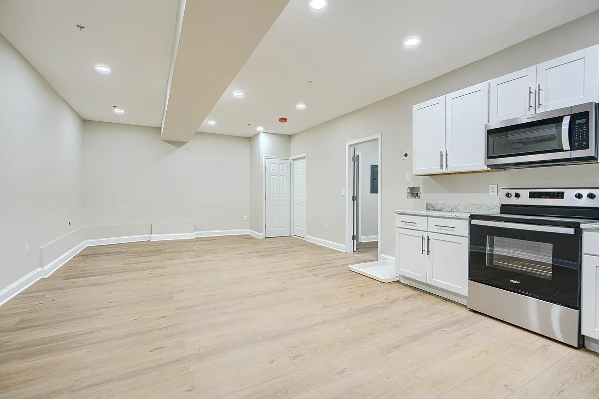 Building Photo - 801 N Charles St #3