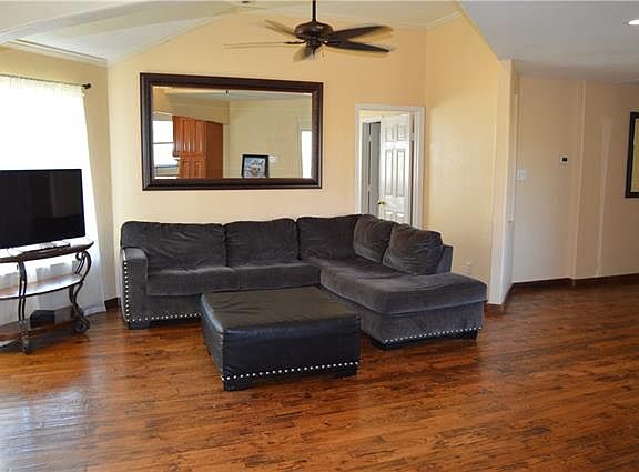 5th image of 520 Woodcreek Dr