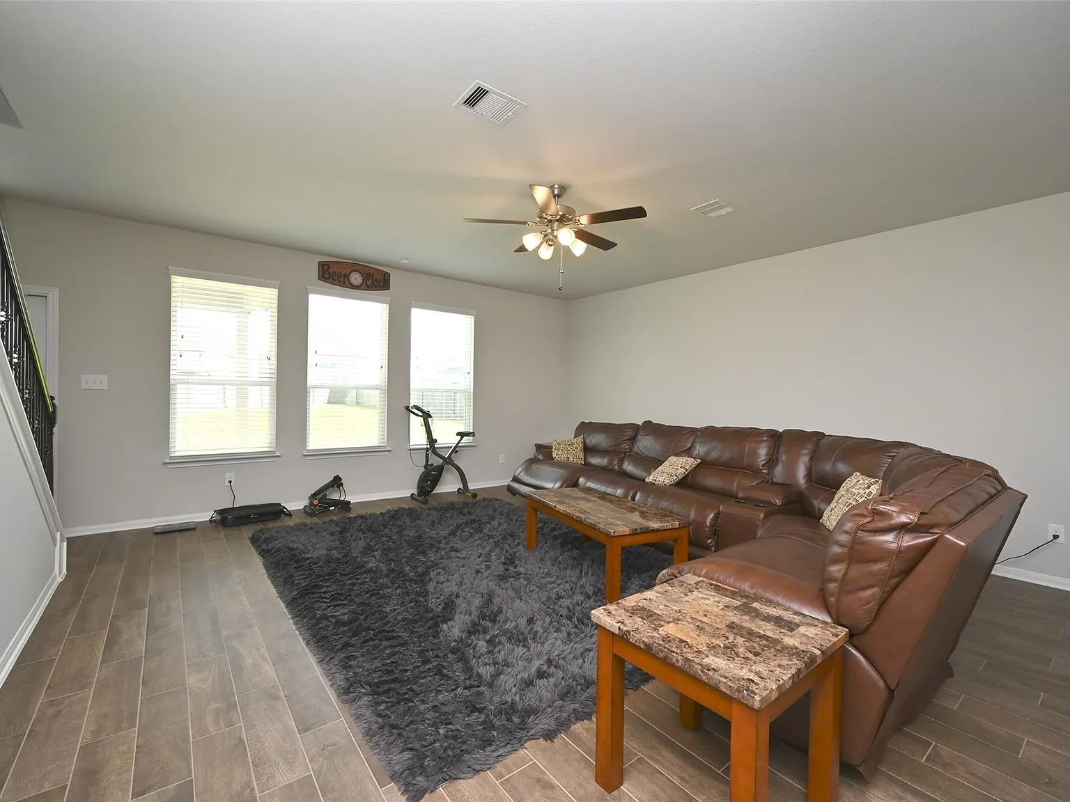 4 bed, 3.0 bath, 2406 sqft, $2,500 — Photo 3