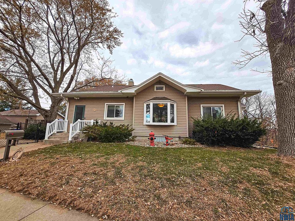 1st image of 2624 Shields Ave