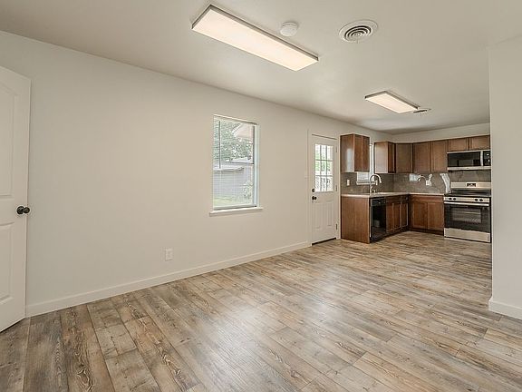 5th image of 1110 Ruby Rd