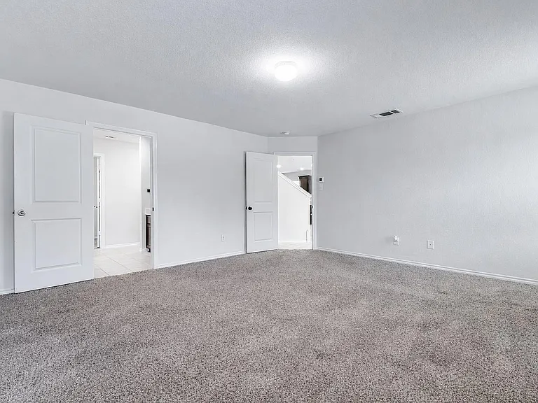 914 Decker Dr — Photo 8