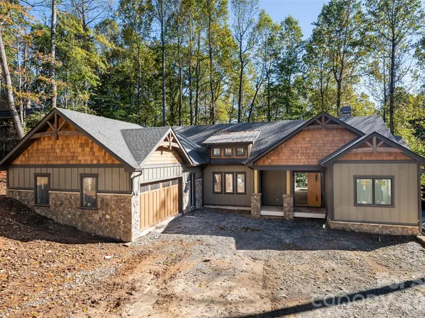 200 Bent Pine Trce, Hendersonville, NC 28739