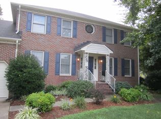 801 Streamside Ct, Chesapeake, VA 23322