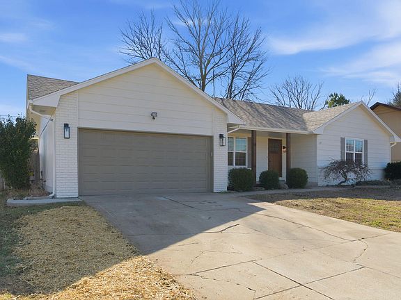 3rd image of 1160 E Highpoint Street