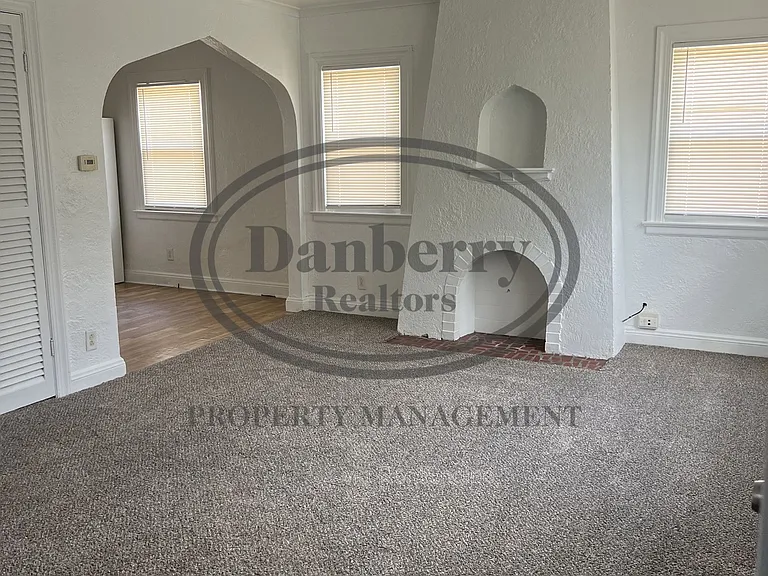 1909 Kensington Rd #1 — Photo 2