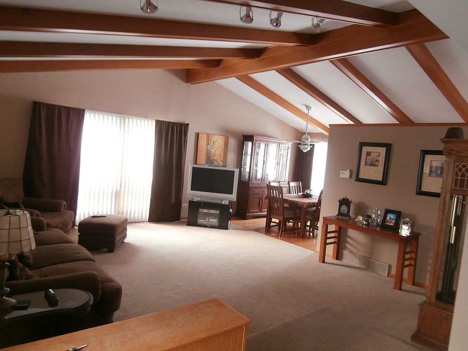 Spacious living room
