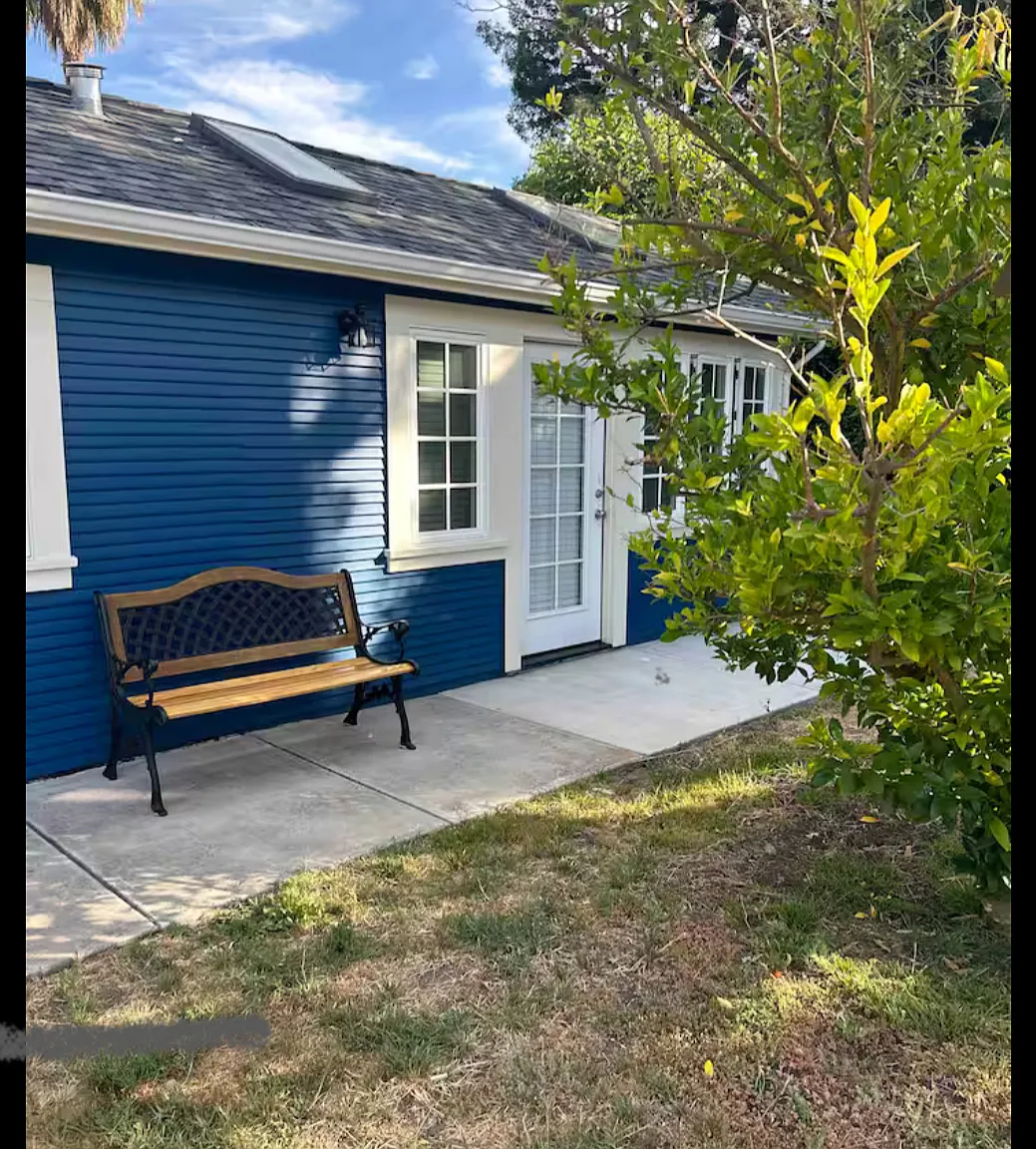 Studio, 400 sqft, $2,995 — Photo 3