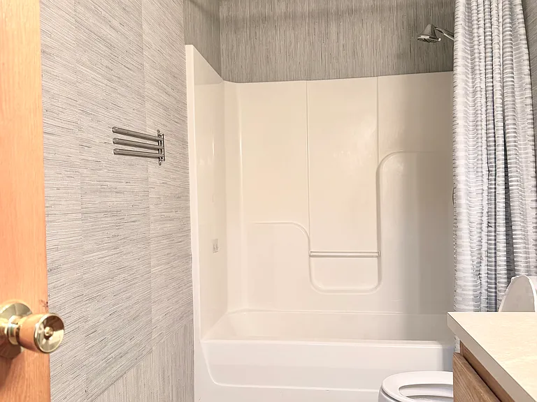 2117 S Rogers Cir — Photo 10