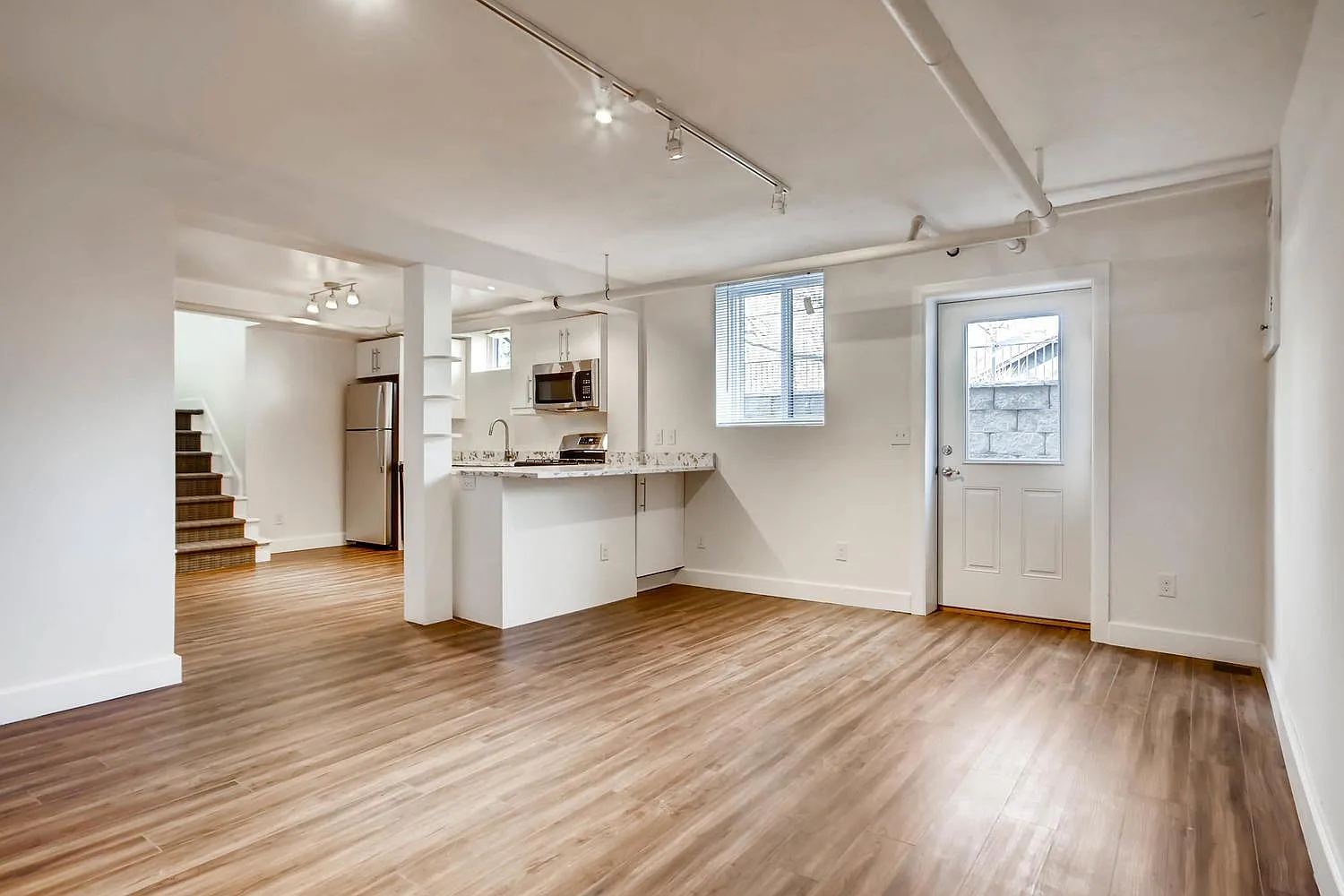 2 bed, 726 sqft, $1,700 — Photo 2