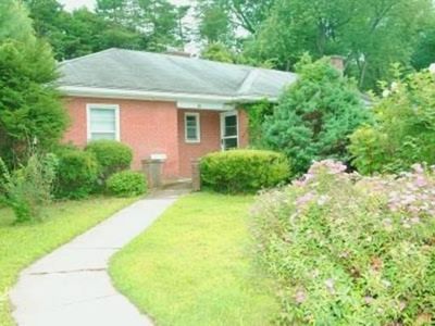 48 Elliot St, Holyoke, MA, 01040