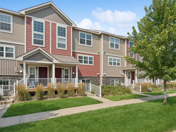 7543 Woods Edge Blvd, Lino Lakes, MN 55014