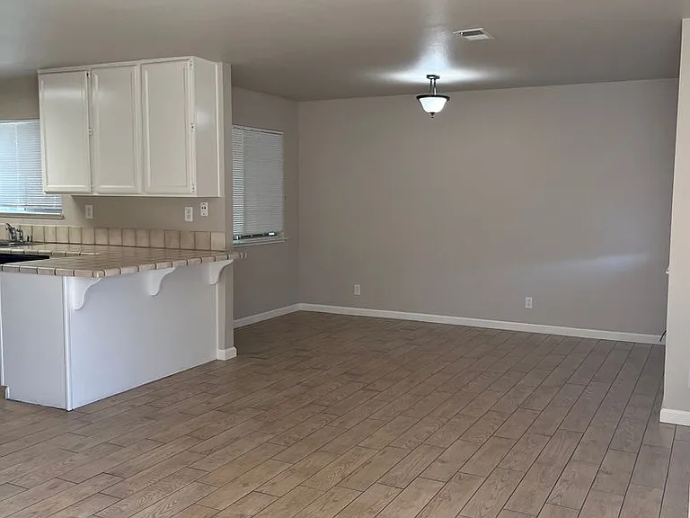 415 W J St — Photo 19