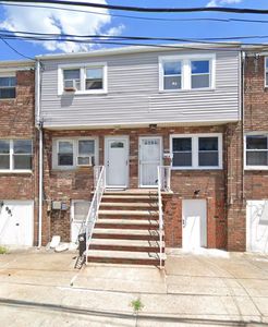 98A Suburbia Dr, Jersey City, NJ, 07305