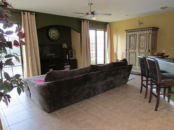LIVING/FAMILY ROOM