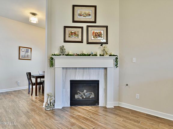 3rd image of 7901 Park Valley Dr