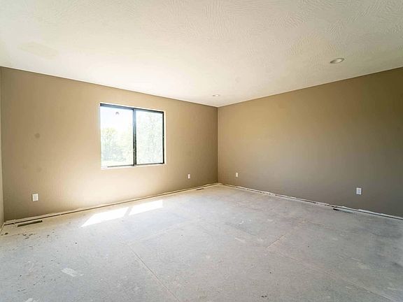 5th image of 308 Hughes Road