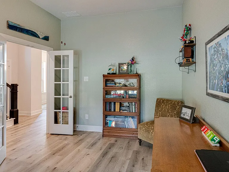 576 Courtyard Ln — Photo 9
