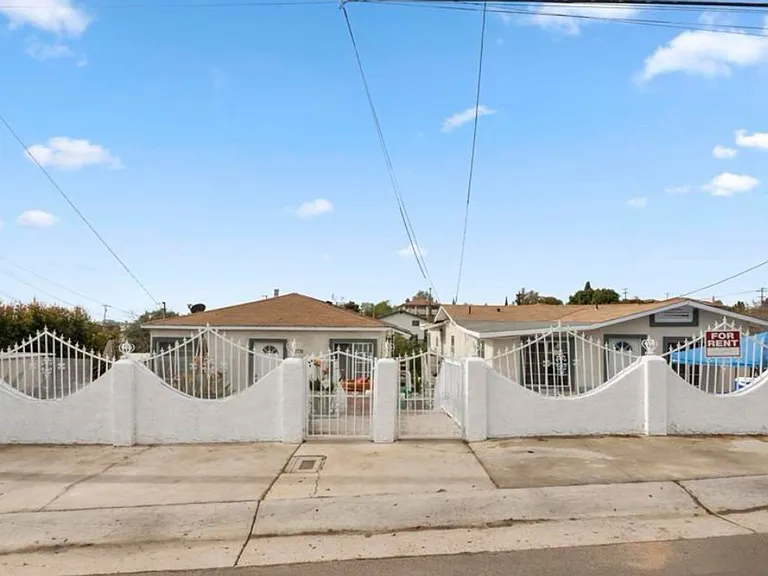 2774 - 2780.5 Vista Way — Photo 2