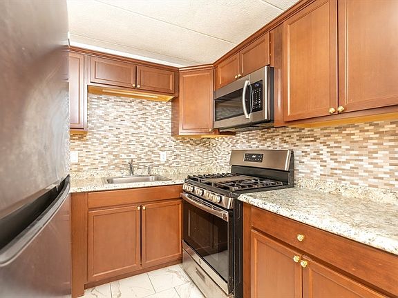 3rd image of 10 Skyline Dr APT 7