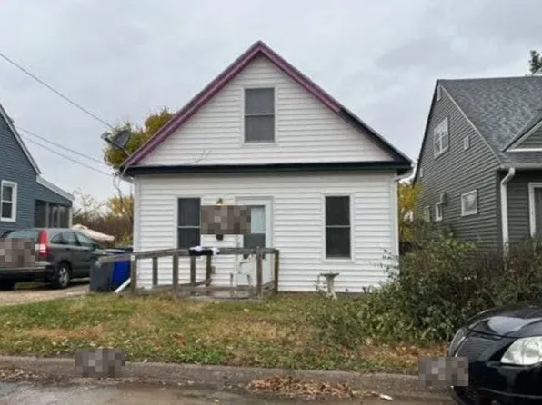 2928 Meadowbrook Dr SE, Cedar Rapids, IA 52403