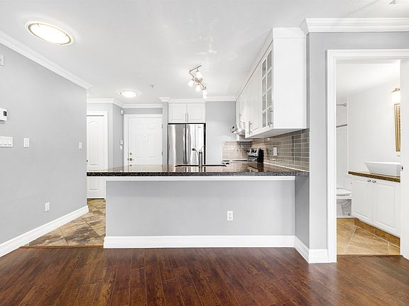 5th image of 5880 Dover Cres #223
