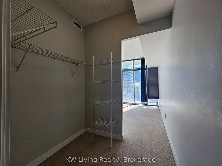 33 Charles St E #1305 — Photo 8