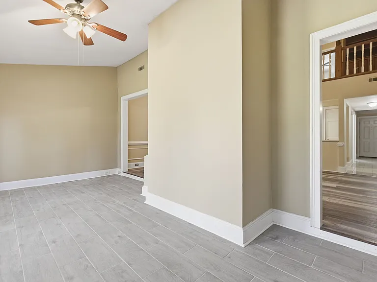 320 Forestgate Ct — Photo 12