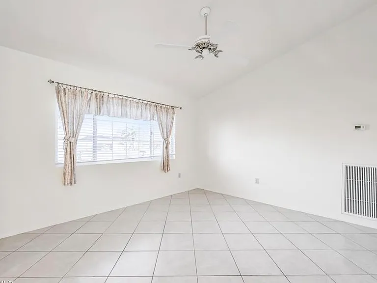 21614 N 139th Dr — Photo 3