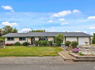 230 Blossom Dr, Moxee, WA 98936