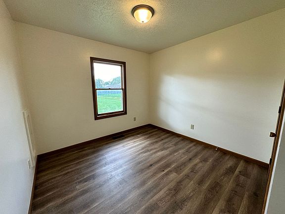 5th image of 2719 Pine Manor Ave APT A