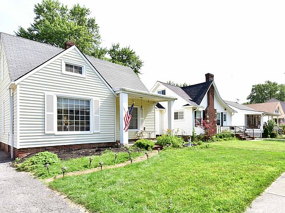 2nd image of 19568 Shoreland Ave