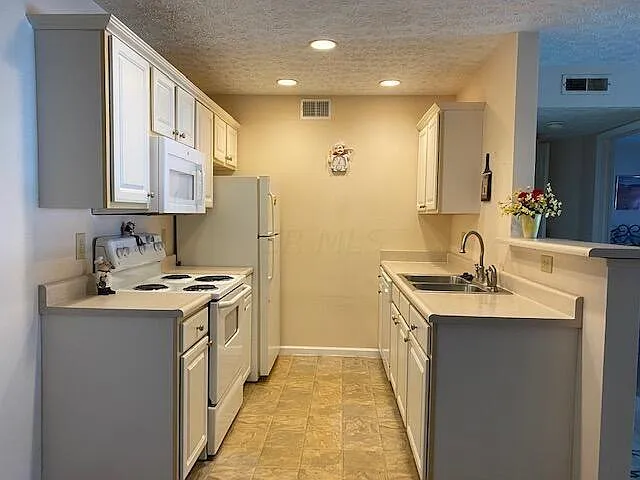 5507 Garden Rdg — Photo 13