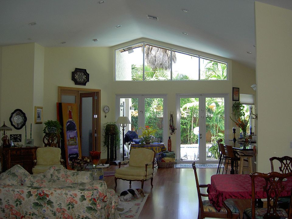 1st image of 705 SE 10th St