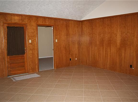 2nd image of 1409 Parklink Dr