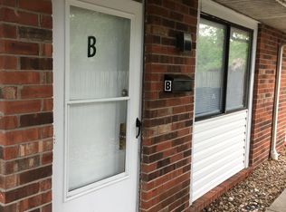 210 S 29th St #B, Belleville, IL 62226