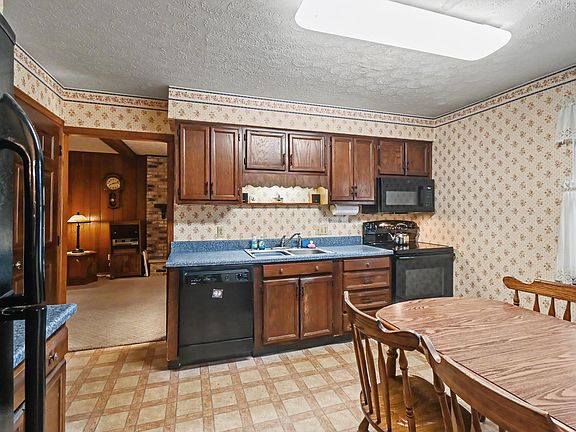 5th image of 1020 Victoria Dr