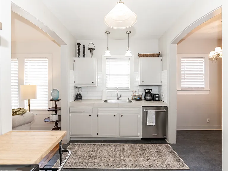 1007 Rigsby Ave — Photo 2