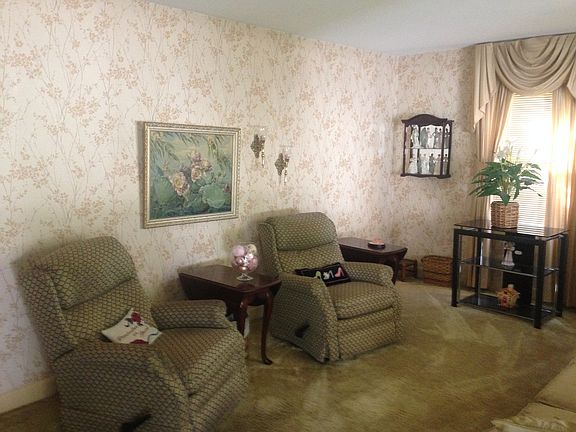 3rd image of 1610 Glendale Dr